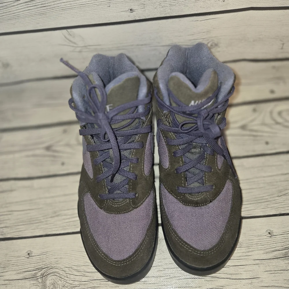 Vintage Nike Air 90's Caldera Boots Gray Purple Womens US Size 8 Outdoor Hiking - Picture 2 of 11